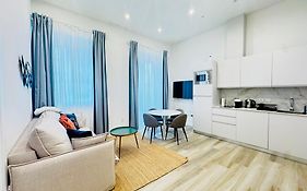 Qe Apartments